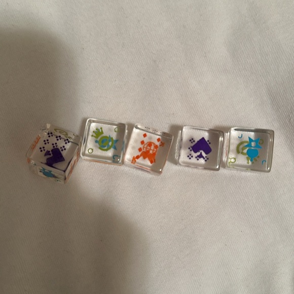 NWT🎲INVISIBLE GAMES ACRYLIC POKER DICE IN STURDY CONTAINER FOR  STORAGE - Picture 4 of 4